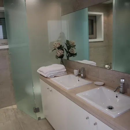 Villa Dos Salgados - Beachfront, 6 Golf Courses, 6bdr