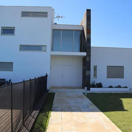 Villa Dos Salgados - Beachfront, 6 Golf Courses, 6bdr