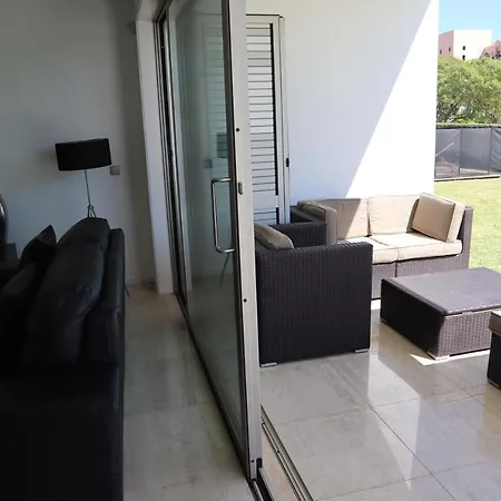 Villa Dos Salgados - Beachfront, 6 Golf Courses, 6bdr