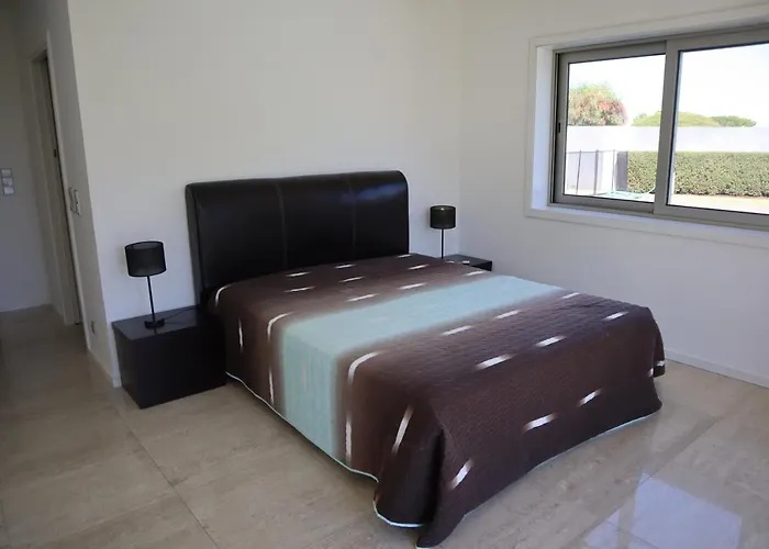 Dos Salgados - Beachfront, 6 Golf Courses, 6bdr